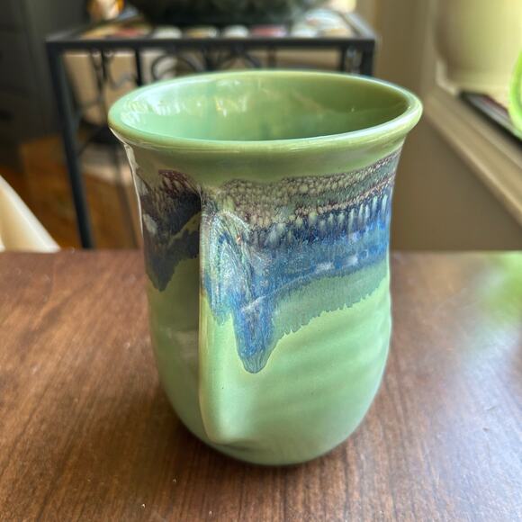 Clay in motion hand warmer mug signed - Picture 2 of 8